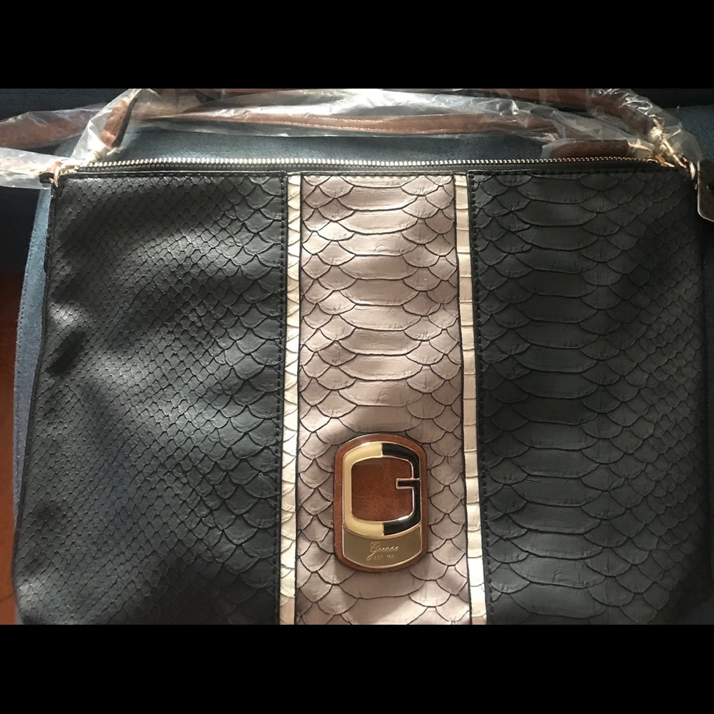 Guess crossbody and shoulder bag.